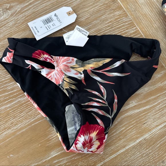 Roxy Black Floral Crochet-Trim Bikini Set Small NWT - Picture 5 of 8